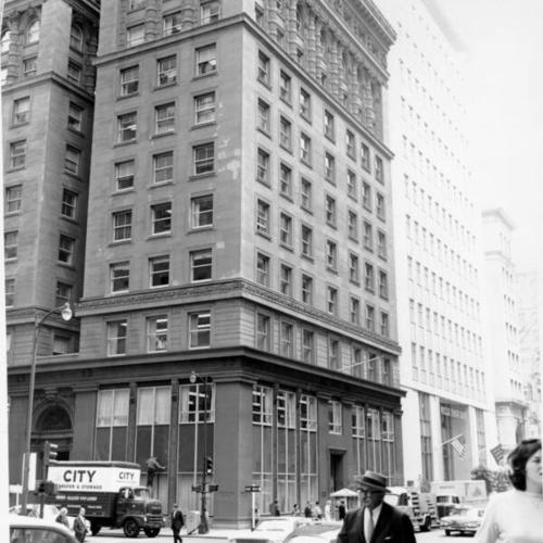 [J. Barth and Co. building on the corner of Montgomery and California streets]