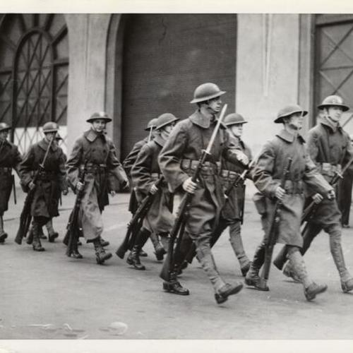 [National Guard troops in San Francisco during the general strike of 1934]