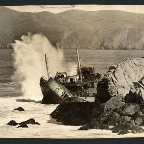 [Wrecked ship, The Ohian, crashing against cliffs at Lands End]