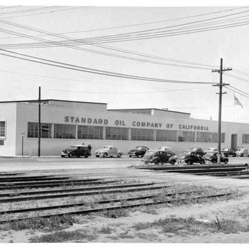 [Warehouse and distribution terminal of the Standard Oil Company at Seventh and Irwin streets]