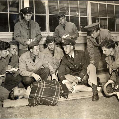 [Soldiers receiving Red Cross first aid training at the Presidio]