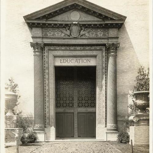 [South entrance to the Palace of Education at the Panama-Pacific International Exposition]