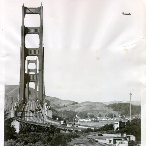 [View of the Golden Gate Bridge looking north toward Marin]