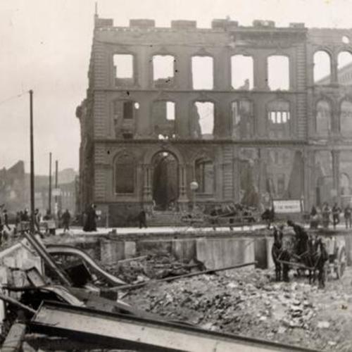  Firemen's Fund Building destroyed by the 1906 earthquake and fire]