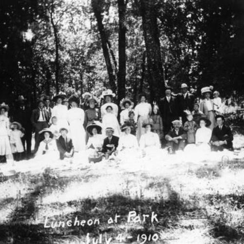 [Luncheon at park, July 4 - 1910]