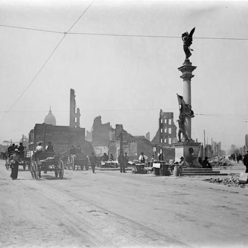 Looking west on Market Street at Spanish American War Monument