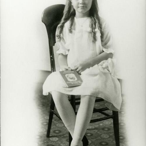 [Dorothae sitting with book in 1915 at age 8]
