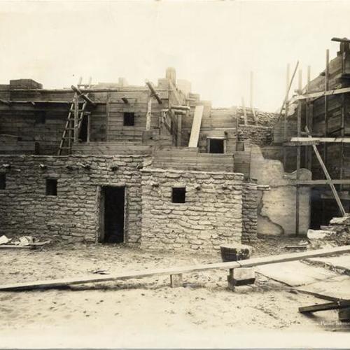 [Mud house in Grand Canyon of Arizona exhibit in The Zone at the Panama-Pacific International Exposition]