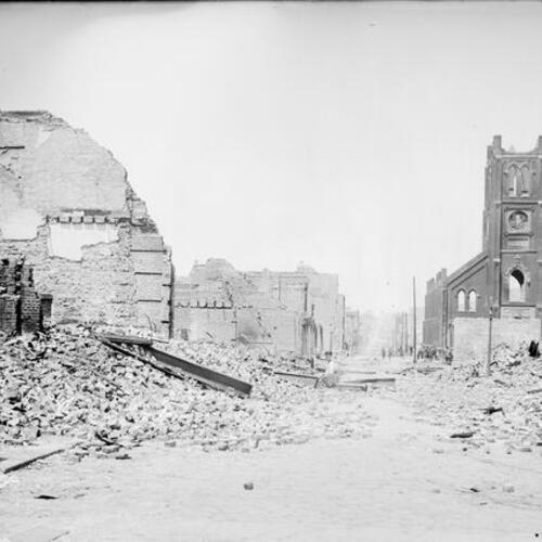 [Ruins of Old St. Mary's Church after 1906 earthquake, seen looking north from Dupont]