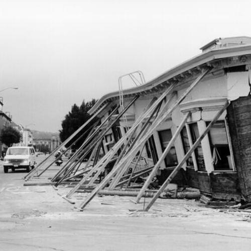 [Marina District building destroyed in the October 17, 1989 Loma Prieta earthquake]