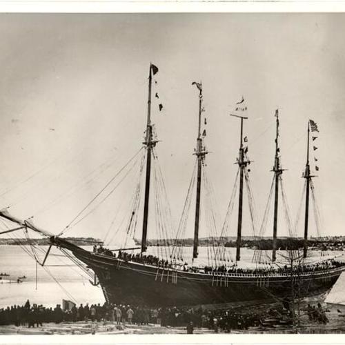 [Wooden schooner "Helen W. Martin"]