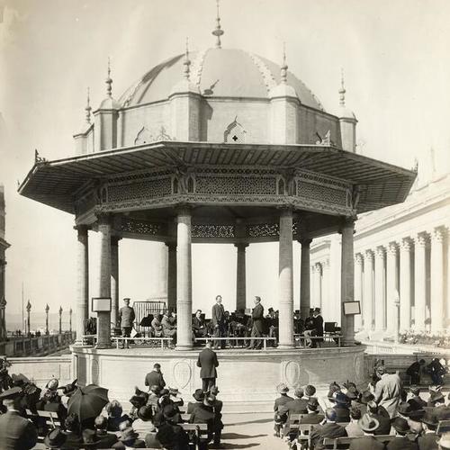 [President C.C. Moore presenting Plaque Musical Concourse at the Panama-Pacific International Exposition]