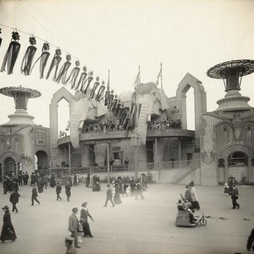 [Scenic Railway building in The Zone at the Panama-Pacific International Exposition]