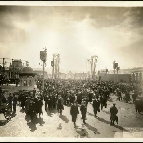 [Crowd entering through Fillmore Street entrance on opening day at the Panama-Pacific International Exposition]