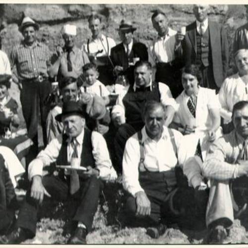[Group of unidentified people posing for a picture in Visitacion Valley]