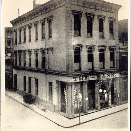 [Bank building at the corner of Leidesdorff and Clay]