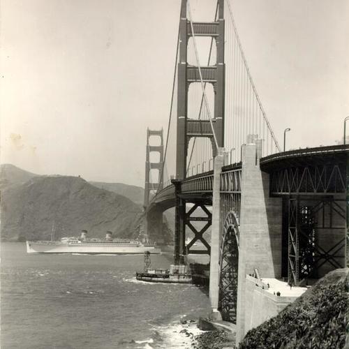 [Ocean liner Lurline passing underneath the Golden Gate Bridge]