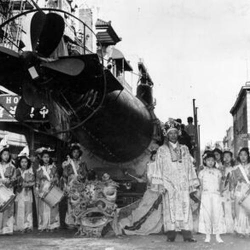 [Japanese submarine captured in the attack of Pearl Harbor on display in Chinatown]