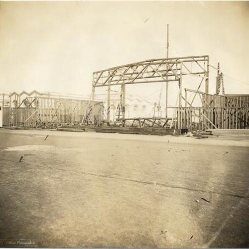 [Construction of "Creation of the World" in The Zone at the Panama-Pacific International Exposition]