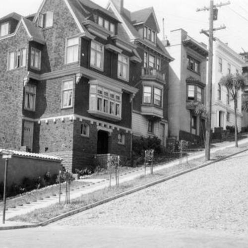[Southside of Duboce avenue between Castro and Divisadero]