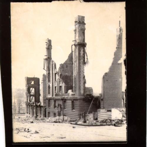 [Ruins of the El Monterey Apartments at 1224 Pine Street, destroyed in the earthquake and fire of April 18, 1906]
