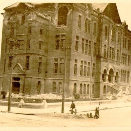 [Girls' High School destroyed by the earthquake and fire of 1906]