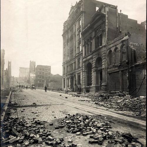 [German Savings Bank's building after the 1906 earthquake]