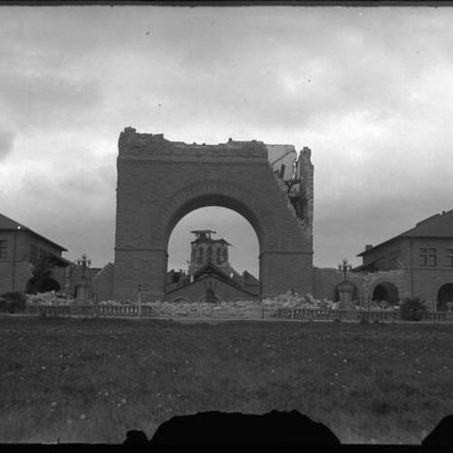 Stanford Memorial Arch and Church after earthquake