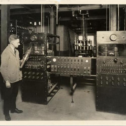 [Radio telephone transmitter at the Pacific Telephone & Telegraph Company]