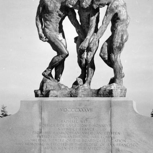 [Bronze memorial to Raphael Weill in Lincoln Park]