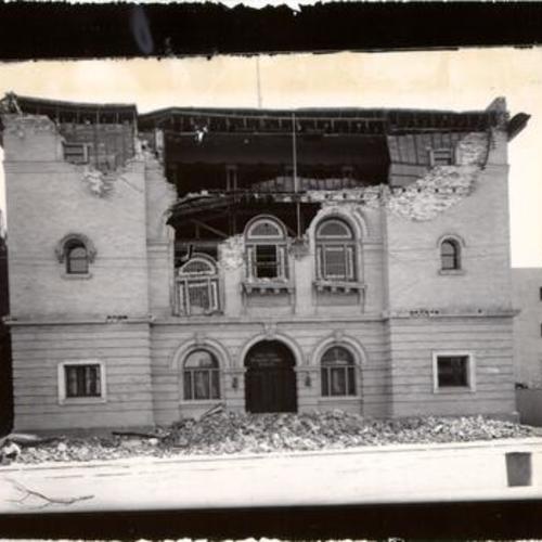 [Ruins of the Albert Pike Memorial Temple, at Geary and Fillmore, after the 1906 earthquake and fire]