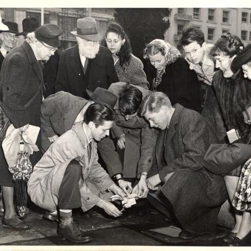 [Orval Etter, Milton Baker, Raymond Woodruff and Newt Carver burning their draft cards at Union Square]