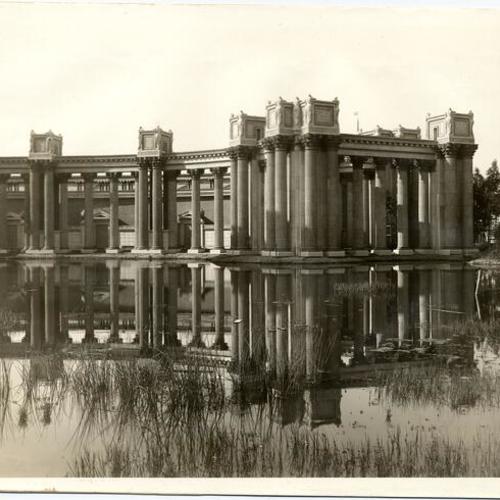 [Colonnade at western end of Palace of Fine Arts, Panama-Pacific International Exposition]
