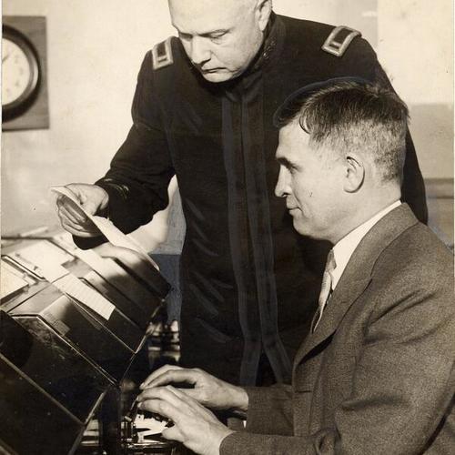 [Lieutenant Frank Winters with Dave Stevens (seated)]
