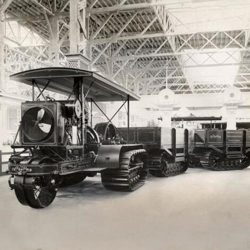 [Holt Caterpillar train being used for transportation at the Panama-Pacific International Exposition]