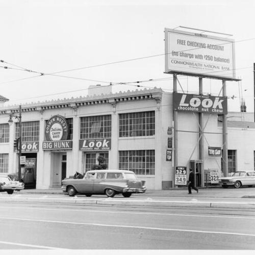 [Golden Nugget Candy Company at 1975 Market Street]