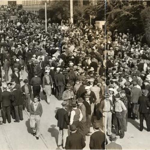 [Striking machinists outside the Bethlehem Steel Company plant at 20th and Illinois streets]