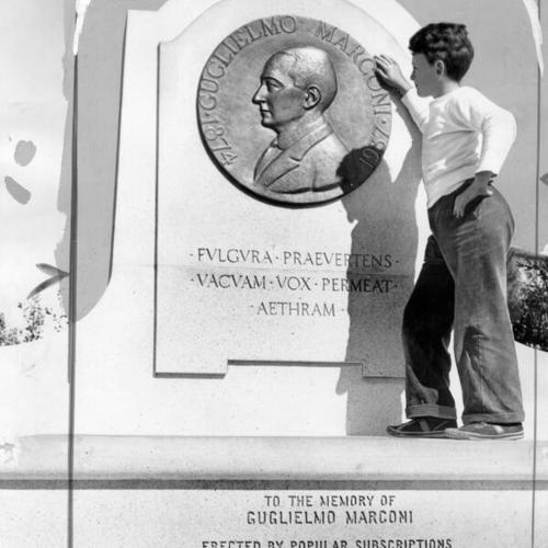 [Lunence Lapera admiring a bronze cast of Guglielmo Marconi]