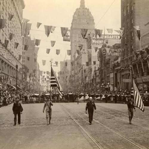 [World's largest American flag, Parade from Portola Festival, October 19-23, 1909]