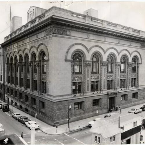 [Old Hall of Justice at the corner of Washington and Kearny streets]