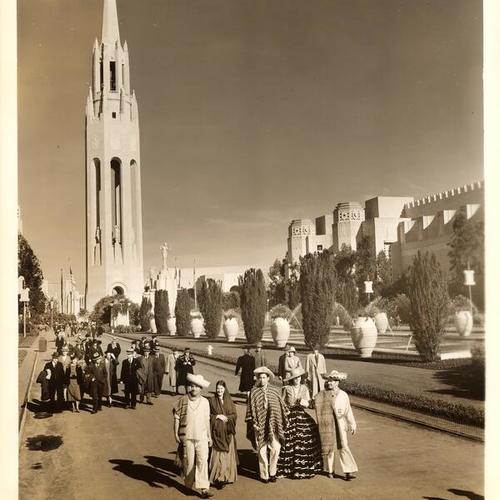 [Visitors strolling in the Court of the Moon, Golden Gate International Exposition on Treasure Island]
