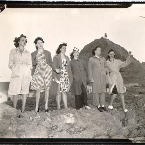 [Group of women on an island in the Farallones]