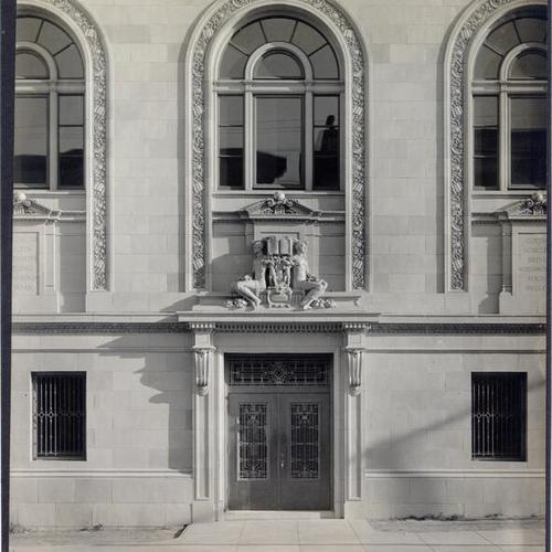 San Francisco. Public Library. Mission branch no. 1. Entrance. 1915