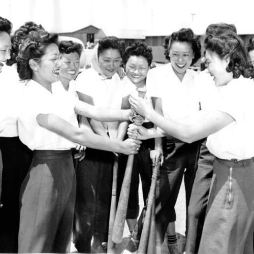 [Girls' baseball team at Manzanar]
