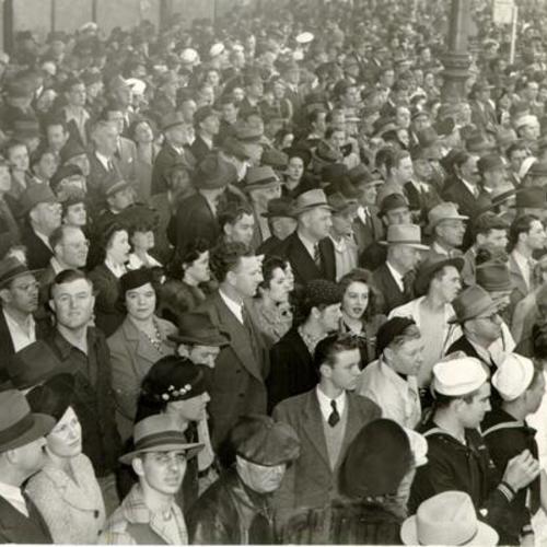 [Large crowds of people gather to watch a fire at the Telenews Theater at 928 Market Street]