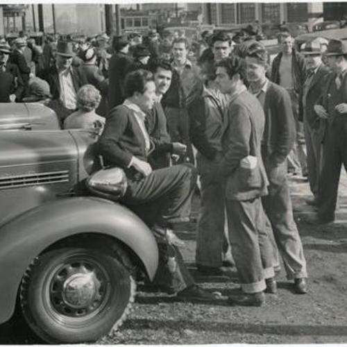 [C. I. O. workers gathered across the street from the American Can Company during A. F. L. machinists strike]
