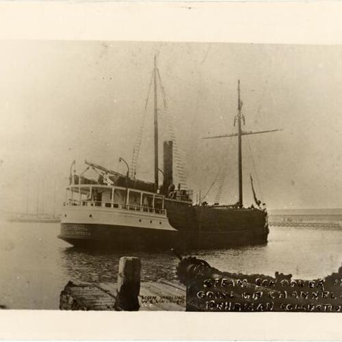 [Steam schooner "W.C. Lindauer" going up Channel St.]